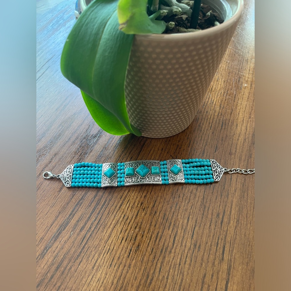 Turquoise color bracelet 9”